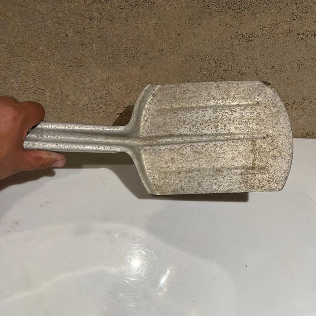 1950s Handy Shovel Ash Coal Fireplace Scoop Vintage Tool in Aluminum For Sale In San Diego - Image 6 of 12