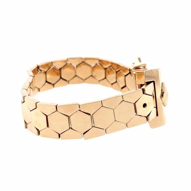 Retro 18K rose gold buckle bracelet with a honeycomb pattern. Measurements: Width: 23.3 mm (at the buckle) - 13.8 mm...
