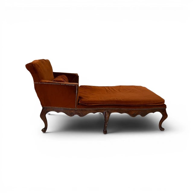 Italian 18th Century Venetian Walnut Chaise For Sale - Image 3 of 9