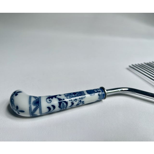 Mid 20th Century Japanese Blue Danube Porcelain Cake Breaker For Sale - Image 12 of 18