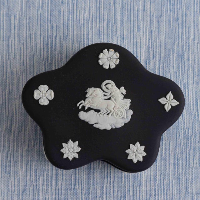1970s Vintage Wedgwood Black Jasperware Star-Shaped Trinket Box For Sale - Image 5 of 12