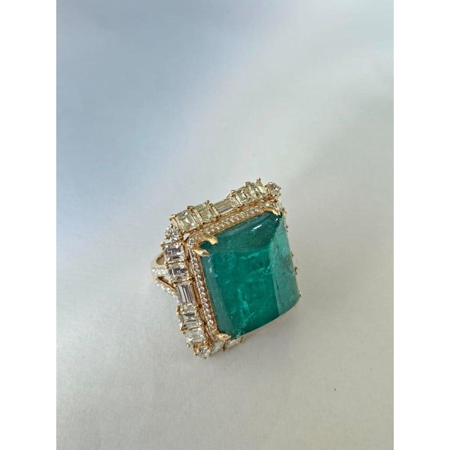 Green 24.87 Carats, Natural Zambian Emerald Sugarloaf & Yellow Diamonds Cocktail Ring, Us Size 6.5 For Sale - Image 8 of 11
