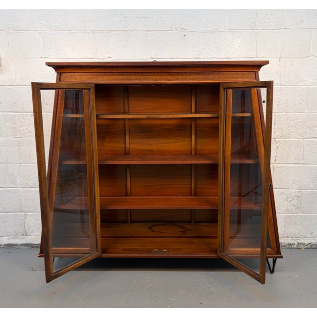 Mid 20th Century Modern Display Cabinet by Young Manufacturing Company For Sale - Image 9 of 15