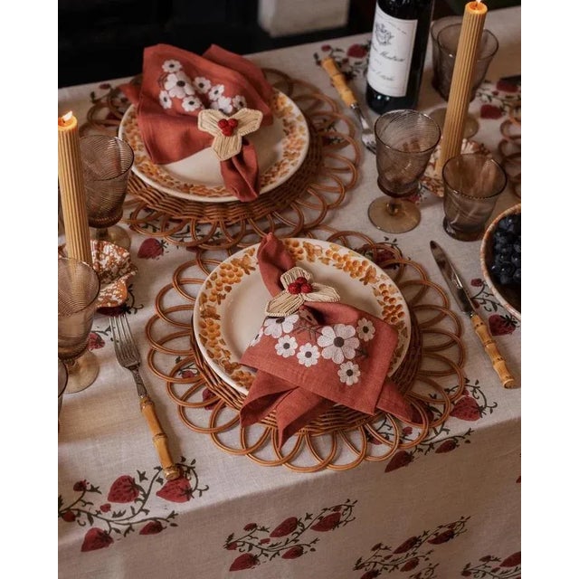 English Sharland England Iraca Palm Christmas Holly Napkin Rings - Set of 4 For Sale - Image 3 of 3