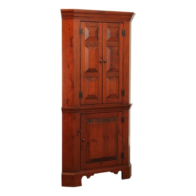 Custom Quality Early American Style Pine Corner Cabinet For Sale