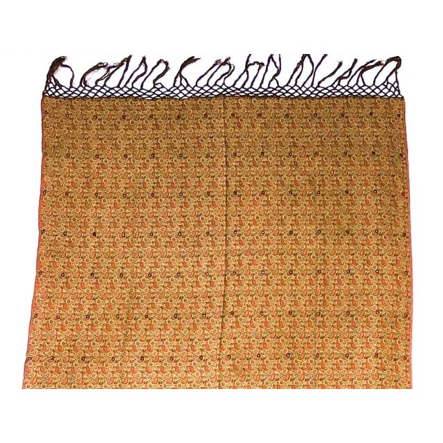 Very cool vintage throw which is complete with fringe detail. Use this piece as a coverlet, a table cloth, or even a wall...