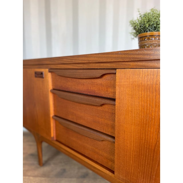 Mid-Century Modern Teak Sideboard by Greaves & Thomas, 1960s For Sale - Image 4 of 18