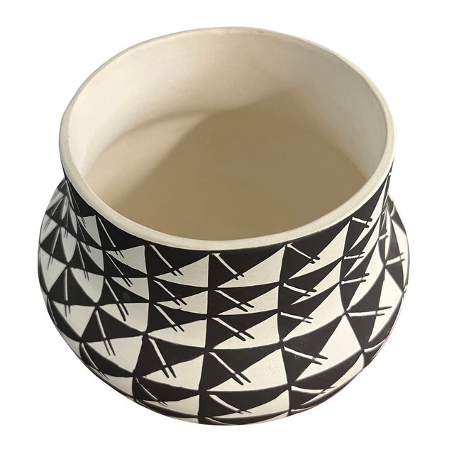 Late 20th Century Acoma Pueblo Pot For Sale In Chicago - Image 6 of 12