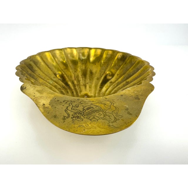 Antique French Brass Shell Dish With Engraved Heraldic Crest, Circa 1900 For Sale - Image 4 of 7