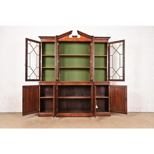 1940s Baker Furniture Style Georgian Carved Mahogany Hand Painted Breakfront Bookcase Cabinet, Circa 1940s For Sale - Image 5 of 15