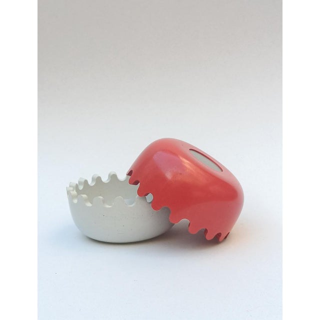 Vintage Clam Ashtray, 1960s, in Very Good conditions. Designed 1960 to 1969