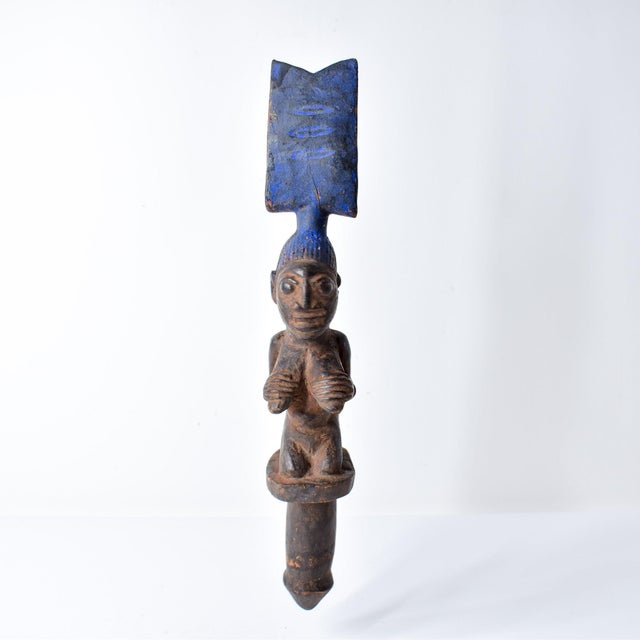 Early 20th Century Yoruba Shango Figure Wand Kneeling Nigeria For Sale In Denver - Image 6 of 12