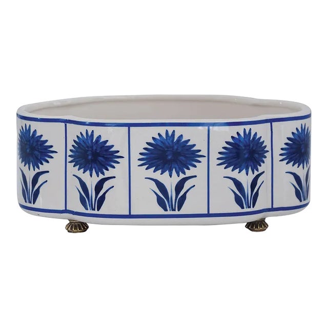 Williamsburg for Port 68 Hannah Scallop Planter For Sale