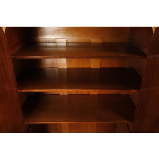 Monumental Art Deco Hollywood Regency Armoire in Blonde Quilted Wood, C 1930s For Sale - Image 17 of 18