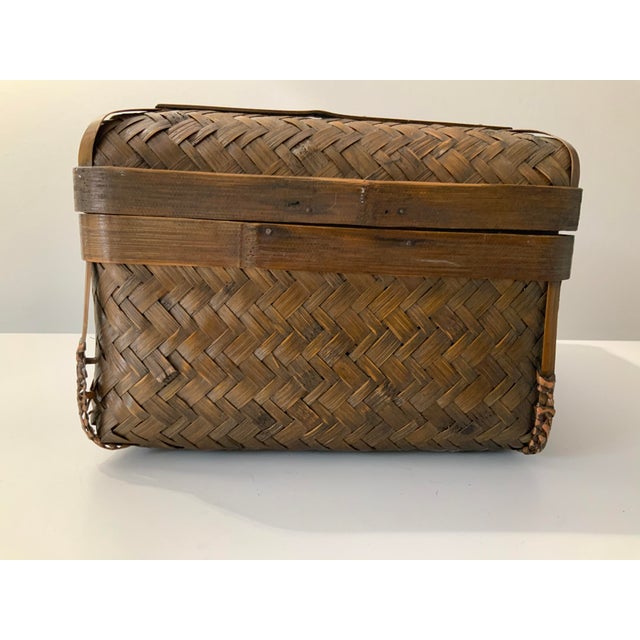 Chinoiserie Vintage Late 20th Century Chinoiserie Woven Rattan and Bamboo Brass Latch Box For Sale - Image 3 of 7