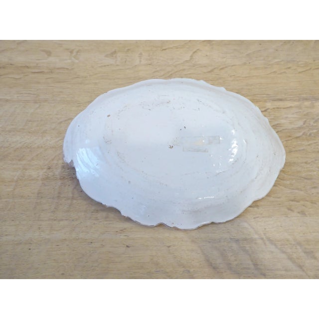 Rustic European 18th Century Italian Ceramic Platter For Sale - Image 3 of 4