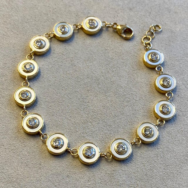 Syna Yellow Gold Bracelet with Mother of Pearl and Diamonds For Sale - Image 4 of 9