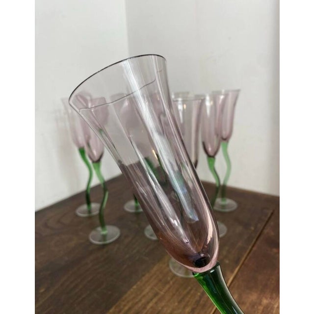 Green Tulip-Shaped Hand-Blown Glass Champagne Flutes with Twisted Stems, 1980s, Set of 9 For Sale - Image 8 of 12