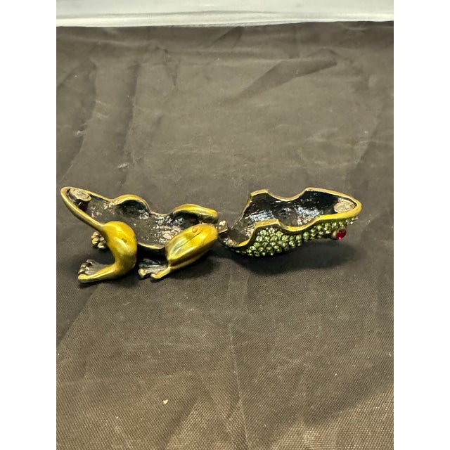 Late 20th Century Vintage Style Jeweled Frog Toad Pill Box Green Rhinestone Red Eyes Enameled For Sale - Image 5 of 12