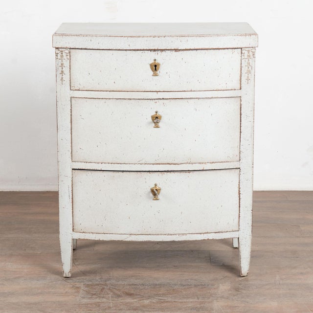Traditional 19th Century Gray Danish Bow Front Small Chest of Three Drawers or Nightstand For Sale - Image 3 of 13