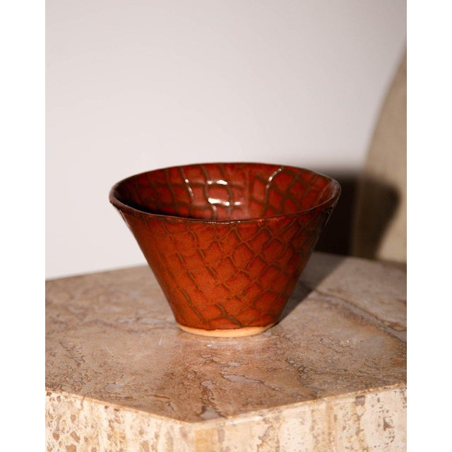 The vintage studio ceramic crimson bowl exudes character and individuality. The deep crimson hue adds a touch of...