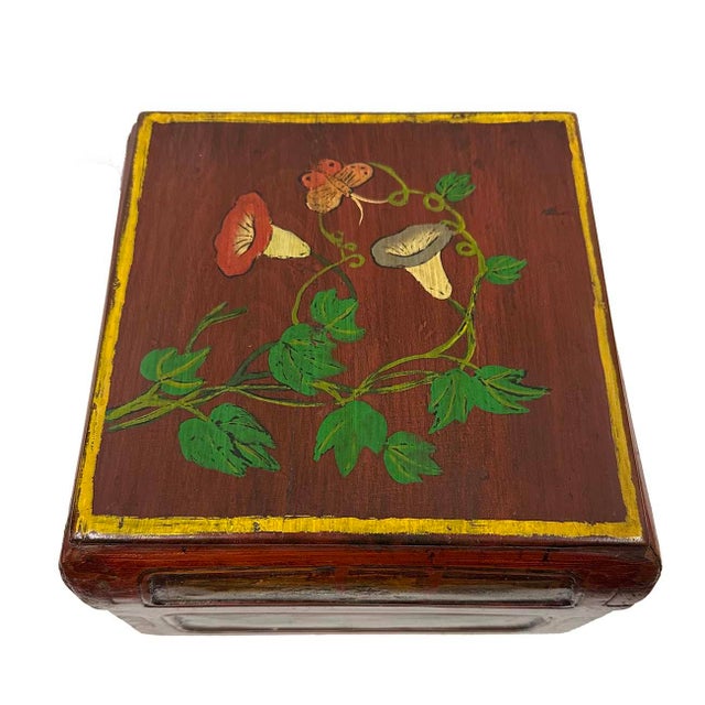Early 20th-Century Chinese Hand Painted Wooden Jewelry/Fruit Box For Sale - Image 9 of 9
