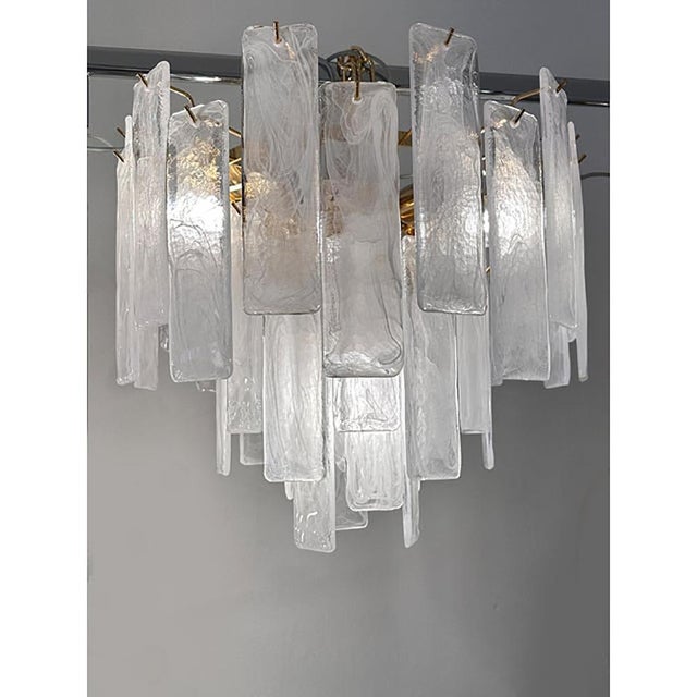 Early 21st Century Venied-White Listelli Alabastro Murano Glass Style Chandelier by Simoeng For Sale - Image 5 of 6