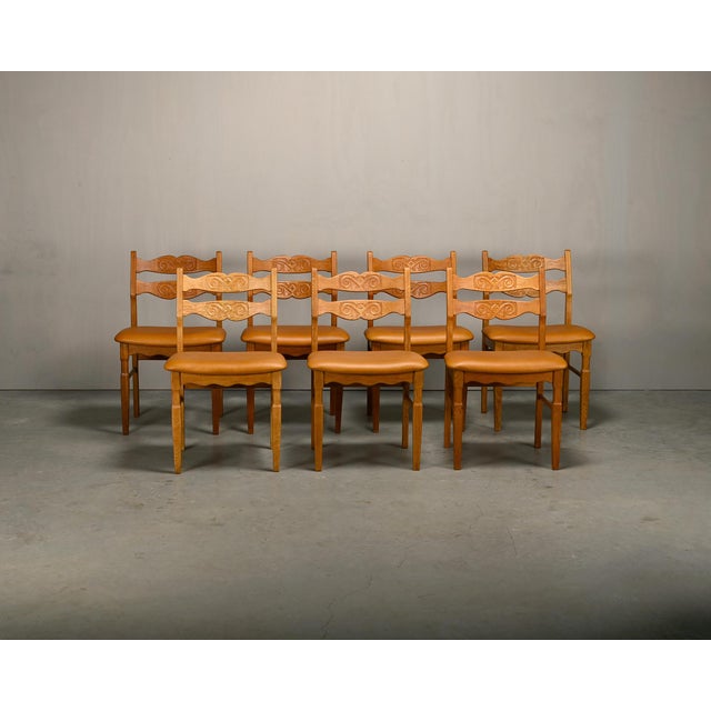 Razorblade Style Dining Chairs in Oak and Leather by Henning Kjærnulf, Denmark, 1960s, Set of 7 For Sale - Image 4 of 18
