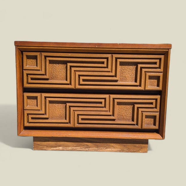 Mid-Century Modern Bassett Mid-Century Carved Wood Two-Drawer Nightstand For Sale - Image 3 of 7