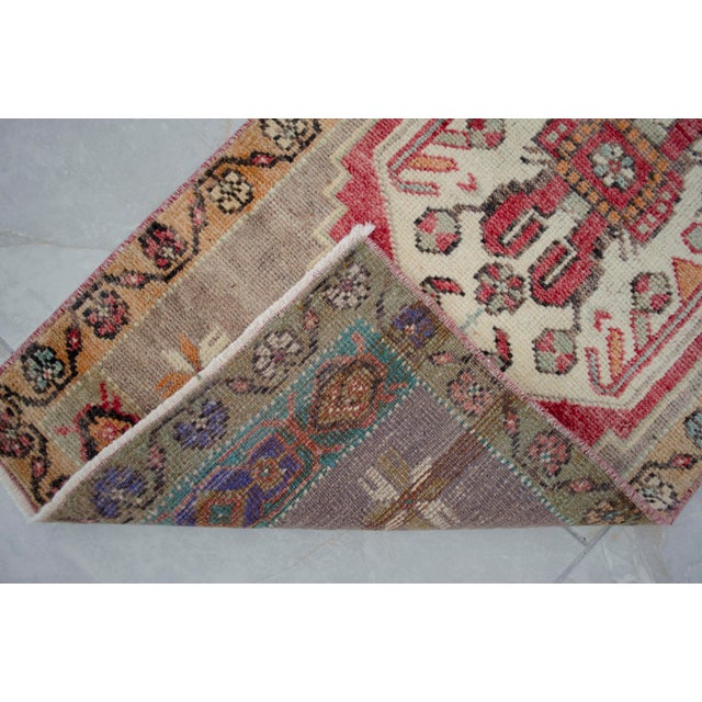 Greige 1970s Hand Made Mat Small Turkish Rug Kitchen Decor - 1′7″ × 3′7″ For Sale - Image 8 of 13