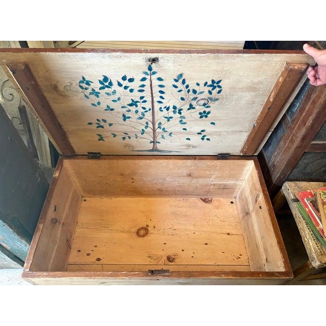 19th Century Original Paint Decorated Blanket Chest For Sale In Los Angeles - Image 6 of 9