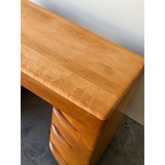 Wood Heywood Wakefield Maple Desk Mid Century Modern 1950s Sculpted Drawer Pulls For Sale - Image 7 of 10