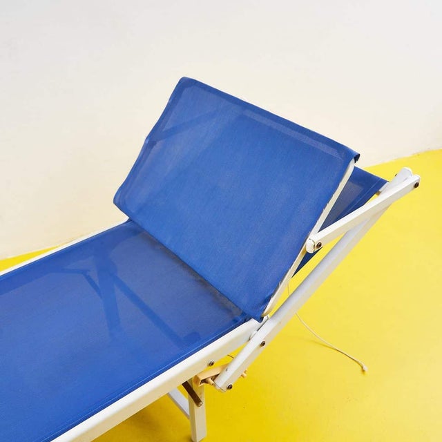 Discover the charm of this vintage reclining lounger, a perfect example of mid-20th-century design. Crafted from sturdy...