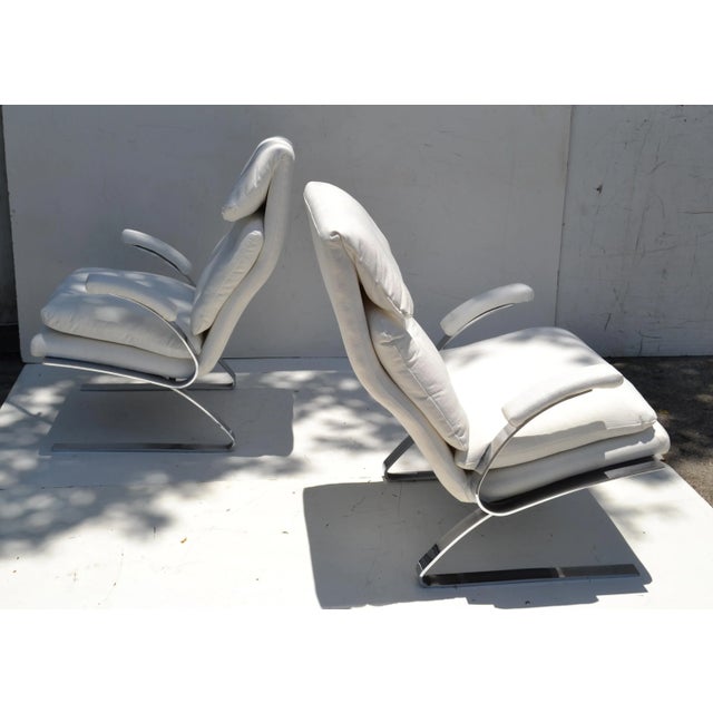 Pair of Saporiti Style Cantilever Lounge Chair Off White Bouclé Upholstery 1980 For Sale - Image 9 of 13