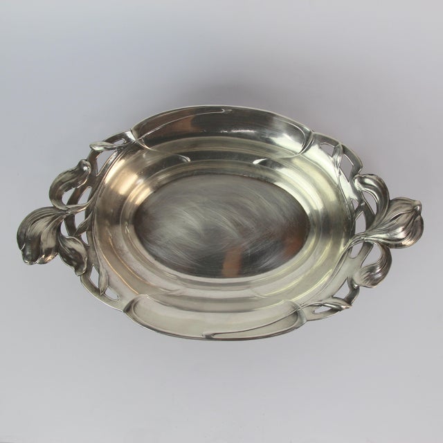French Art Nouveau Tray in Silver Metal, 1890s, in Very Good conditions. Designed 1890 to 1919