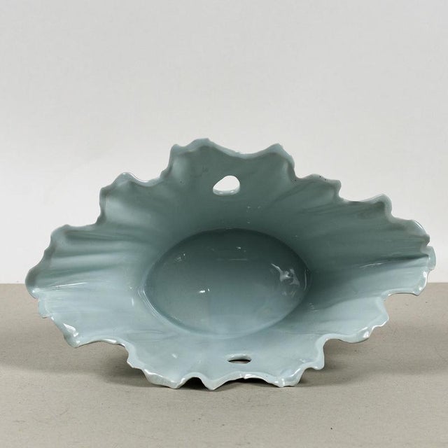 White Henriette Glazed Ceramic Leaf Flower Vase For Sale - Image 8 of 9