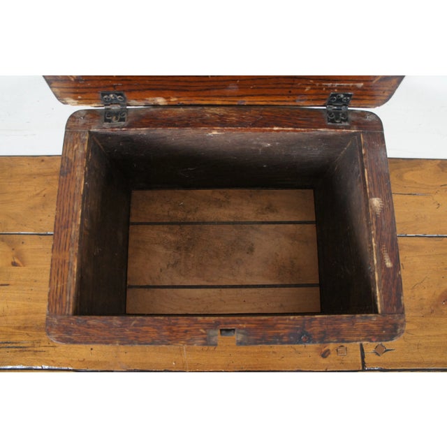 Early 20th Century Antique Victorian Quarter Sawn Oak Nailhead Keepsake Shoe Shine Box Foot Stool For Sale - Image 9 of 11