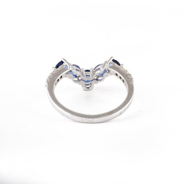 Metal Flanked Diamonds & Blue Sapphire Chevron 'V' Ring Size 7 For Sale - Image 7 of 10