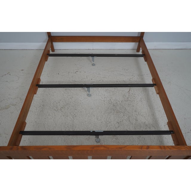 Stickley Queen Size Mission Oak Arts & Crafts Bed For Sale In Philadelphia - Image 6 of 16