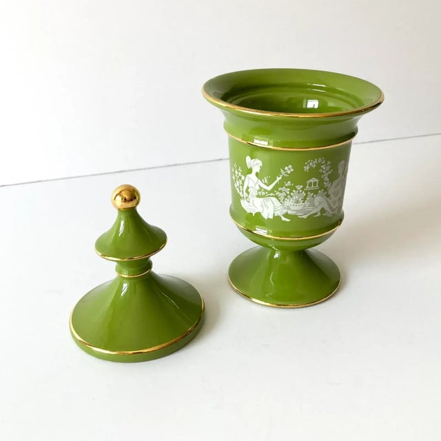 Italian Florentine Moss Green and Gold Petite Lidded Round Jar Urn, 1960s For Sale In New York - Image 6 of 11