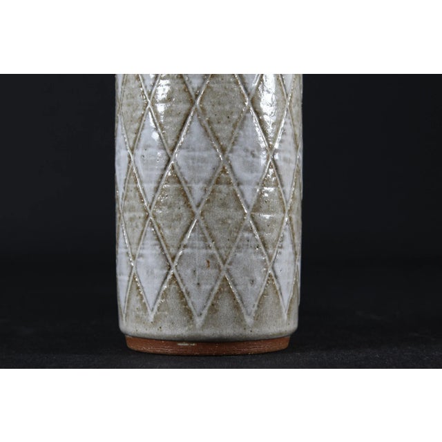 Per Linnemann-Schmidt Slender Mid-Century table lamp made by Danish Palshus Ceramic workshop in the 1960s. It is made of...