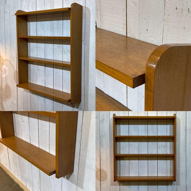 1960s oak wall shelf. W=95cm, H=1m04, D=20cm.
