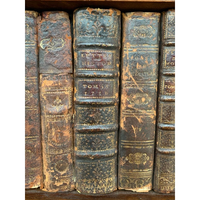 French Early 20th Century Louis XVI Period Mounted Cabinet Vitrine For Sale - Image 14 of 18