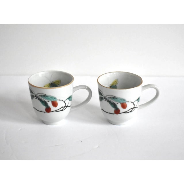 A pair of vintage Mottahedeh small coffee cups or "coffee cans", in the style of eighteenth-century Chinese Export...