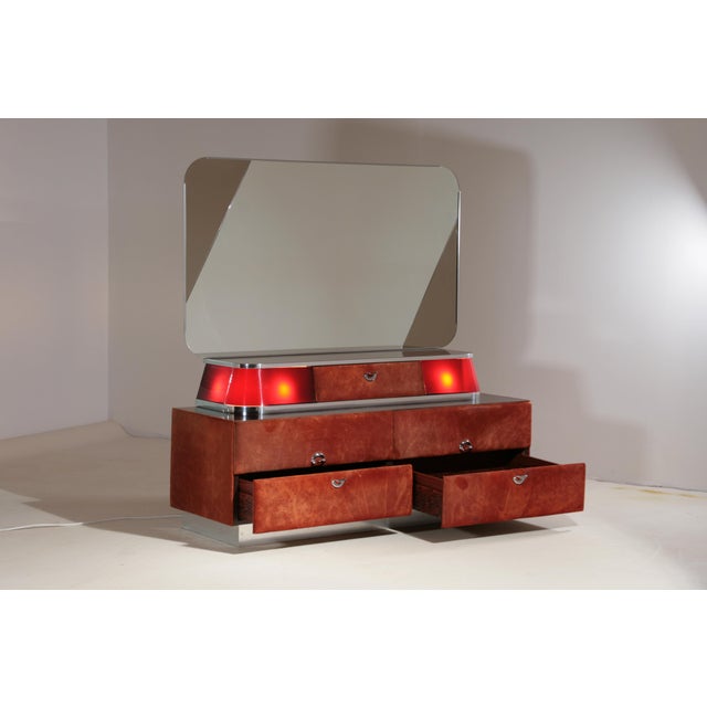 This vintage Italian dressing table from the 1970s perfectly embodies the refined design of that era, combining aesthetics...