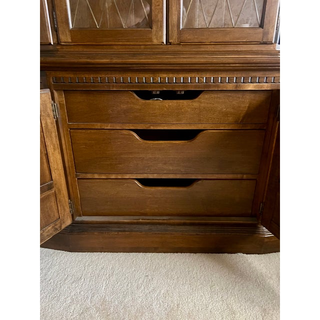 Chestnut Ethan Allen China Cabinet Vintage Georgian For Sale - Image 8 of 9