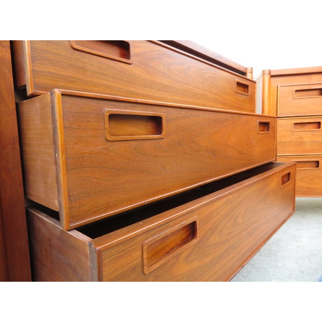 Mid Century Heritage Walnut 3 Drawer Chest of Drawers ~ Pair of Dressers For Sale In Seattle - Image 6 of 17