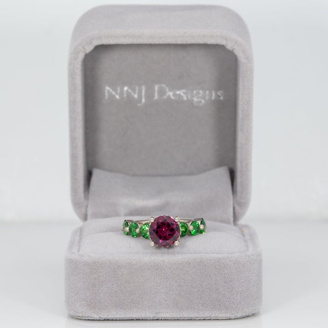 Modern 2.5Ct Purple Garnet Ring With Tsavorite Garnet Accents in Solid 14k Gold, 8mm, Size 6.75 For Sale - Image 3 of 9