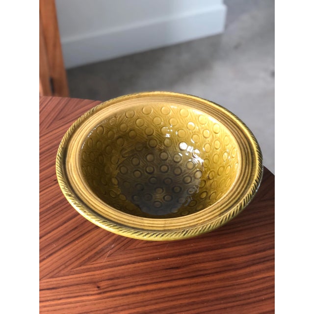 With an almost olive into mustard ombré and a Bitossi style pattern, this gorgeous, handmade, decorative, mid-century bowl...