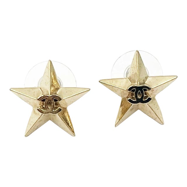 Chanel Gold CC Star Piercing Earrings - 2 Pieces For Sale
